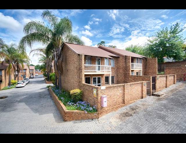 3 BEDROOM TOWNHOUSE FOR SALE IN FERNDALE